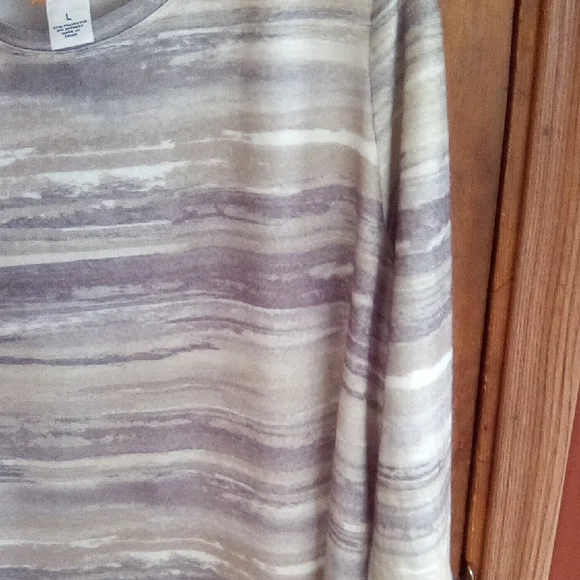 Ruby Rd. Women's Blouse in Subtle Gray and Cream - Picture 4 of 15